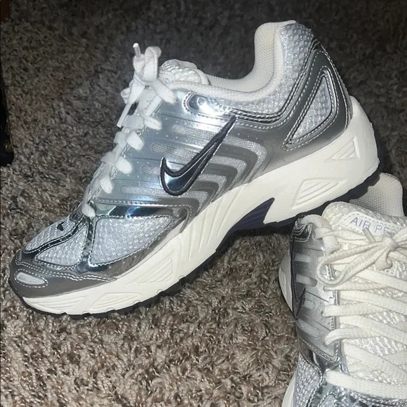 Nike Air Pegasus Metallic Silver and White Shoes - Picture 3 of 8